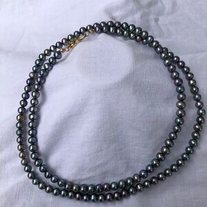 Black pearl necklace